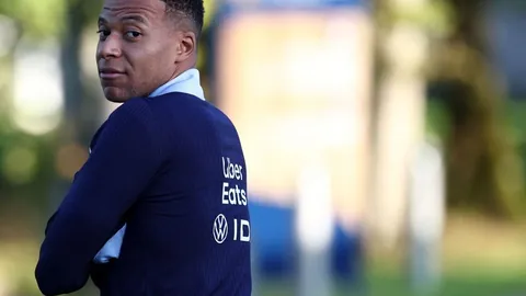 郭涵煜澳网女双第3轮出局，八强梦碎，央视新闻客户端播报