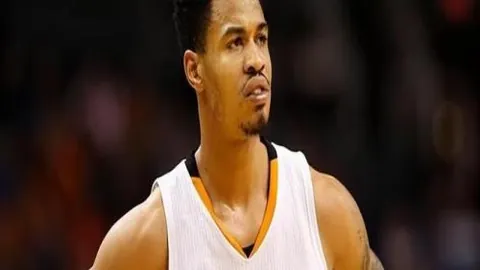 [NBA]戴维斯内线挑战萨博尼斯，轻取得分