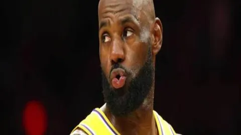 《战锤40K》官方澄清AI疑云海报风波，揭秘真相！